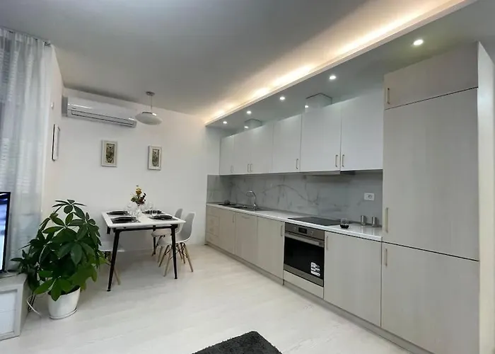 Apartamento Modern At Train Station