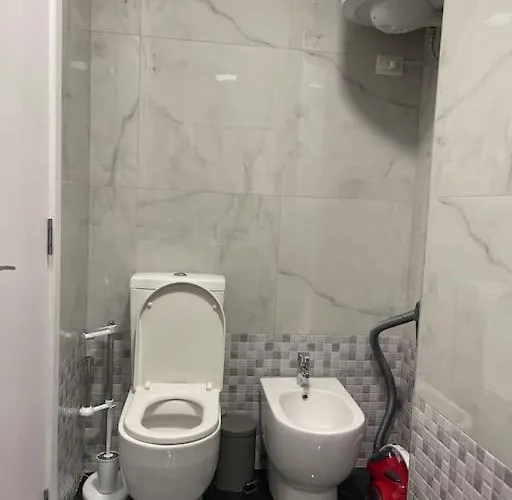 Апартаменты Modern At Train Station