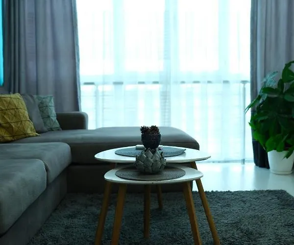 Apartamento Modern At Train Station