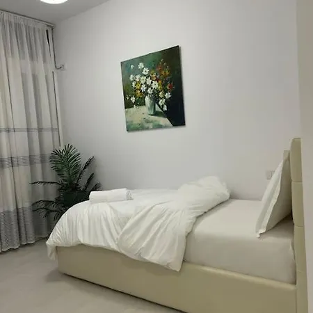 Modern At Train Station Appartement