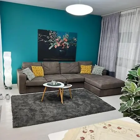 Modern At Train Station Appartement *