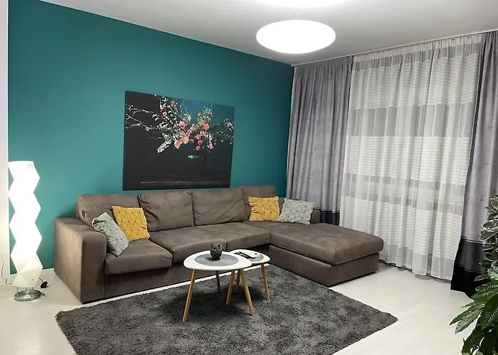 Apartment Modern At Train Station