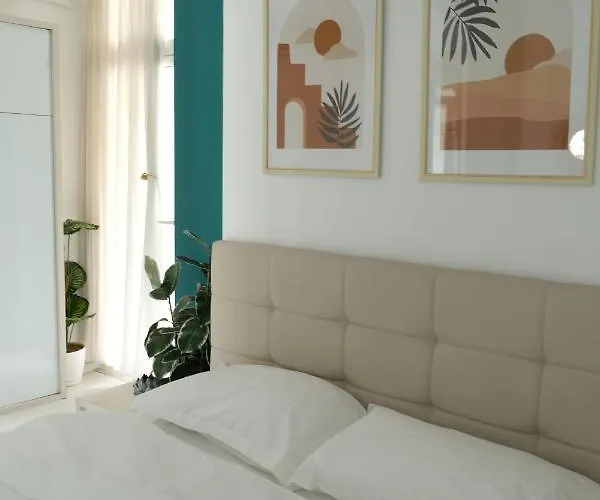 Apartman Modern At Train Station *